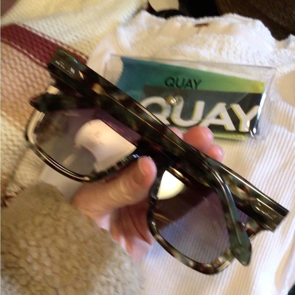 NEW! Rare Quay ICY polarized green sunglasses